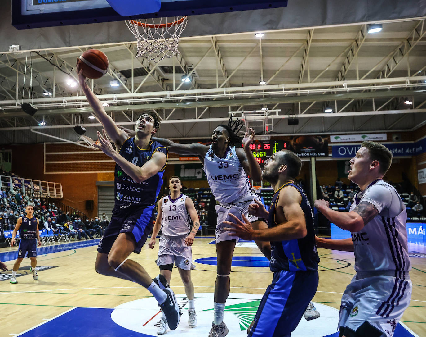 El base colombiano y el pívot tinerfeño destacaron en el tercer triunfo consecutivo de los ovetenses ante el Valladolid