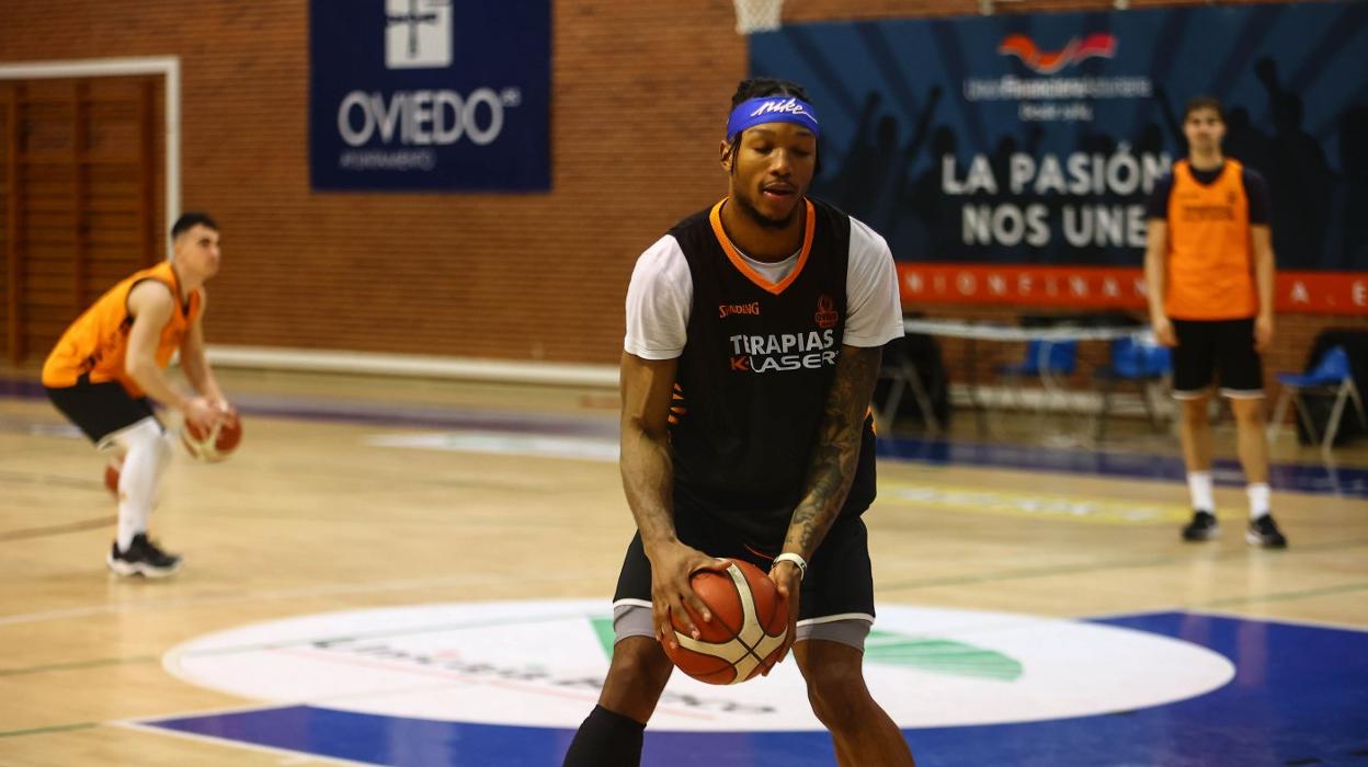 Mathieu Kamba, en un entrenamiento en Pumarín. 