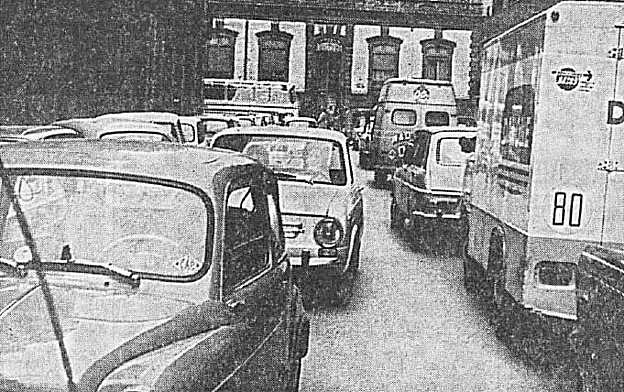 Atascos en la calle Leopoldo Alas.