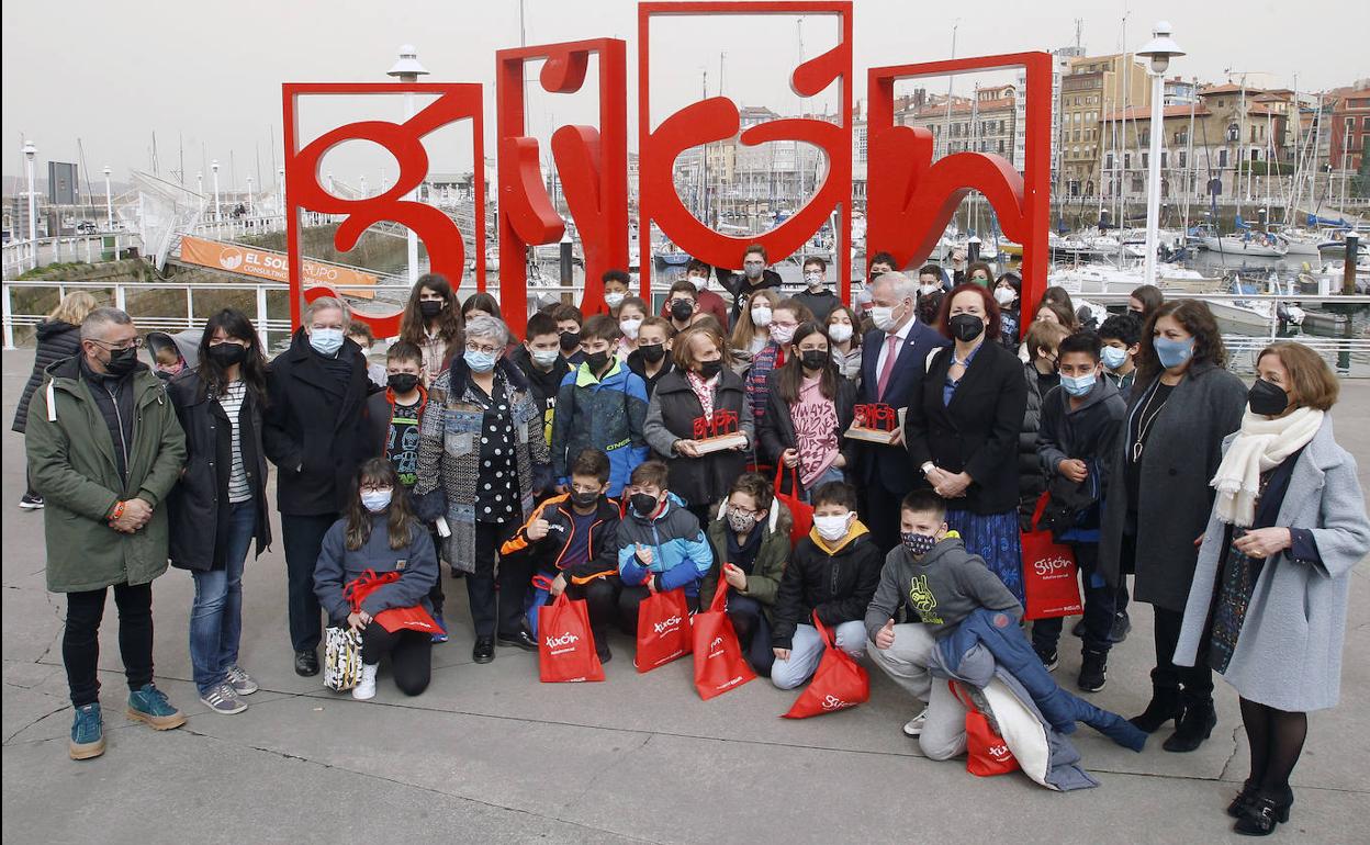 Homenaje a la exalcaldesa de Gijón, Paz Fernández Felgueroso, y a Femetal.