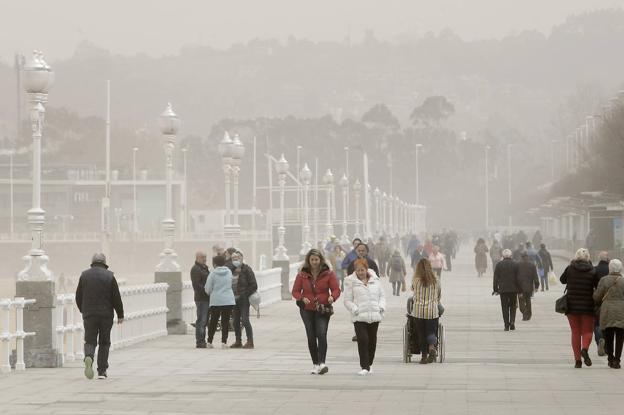 Asturias espera la lluvia para remitir la calima