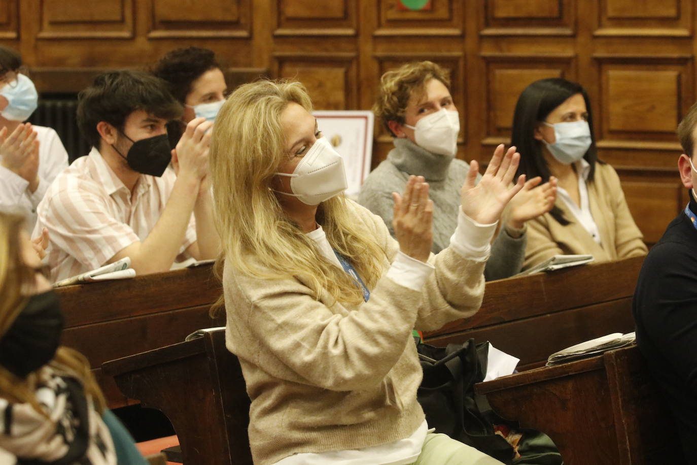 Los ganadores en la categoría de más de 18 años conquistaron al jurado con un proyecto de pastelería personalizada en el momento.