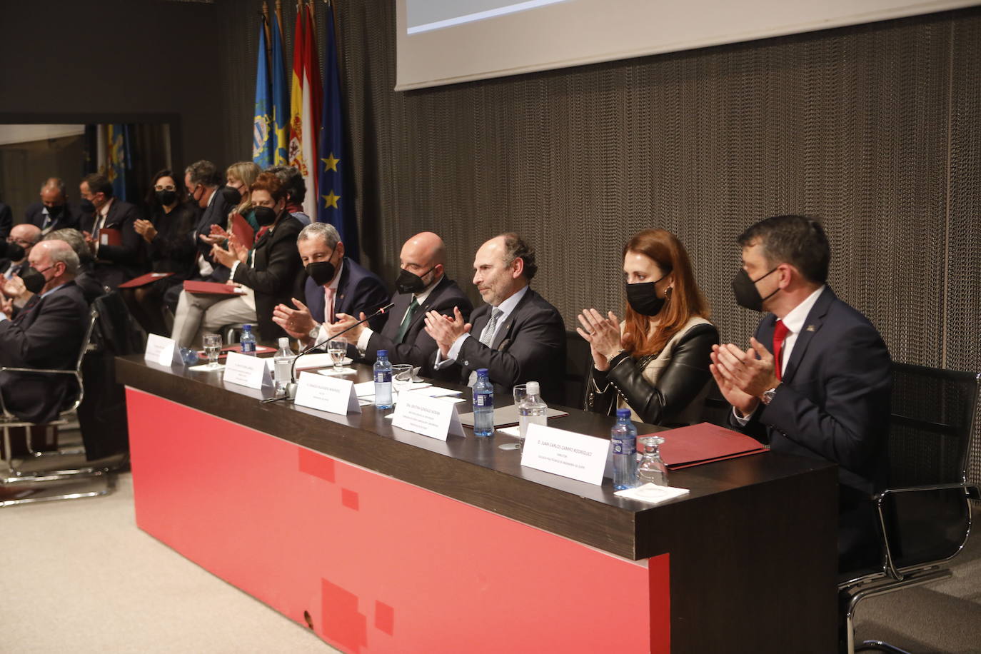 La Escuela Politécnica de Ingeniería (EPI) de Gijón celebró este viernes, a las 18 horas, la ceremonia de entrega de diplomas 2022. Este año fueron 400 los alumnos participantes. Al acto acudieron, entre otros, el rector, Ignacio Villaverde, y el director de la EPI, Juan Carlos Campo. El discurso de graduación, por su parte, corrió a cargo de Jaime Argüelles Álvarez, consejero delegado de DF-Duro Felguera, antiguo alumno de la Escuela de Ingeniería Industrial.