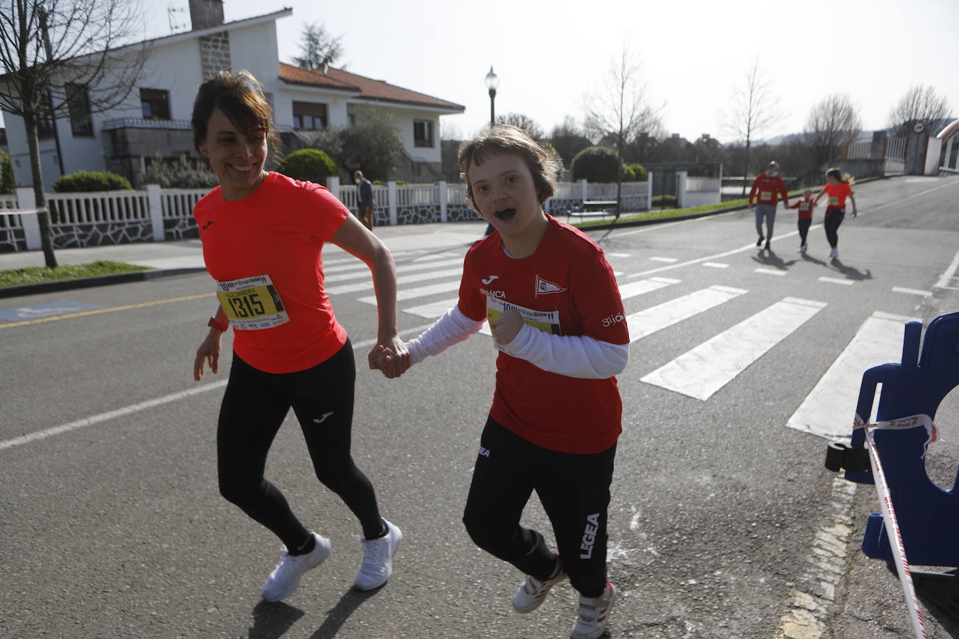 Raúl Bengoa (Universidad) y Sara García (Grupo) se adjudicaron la victoria en la carrera con participantes de todo el Principado