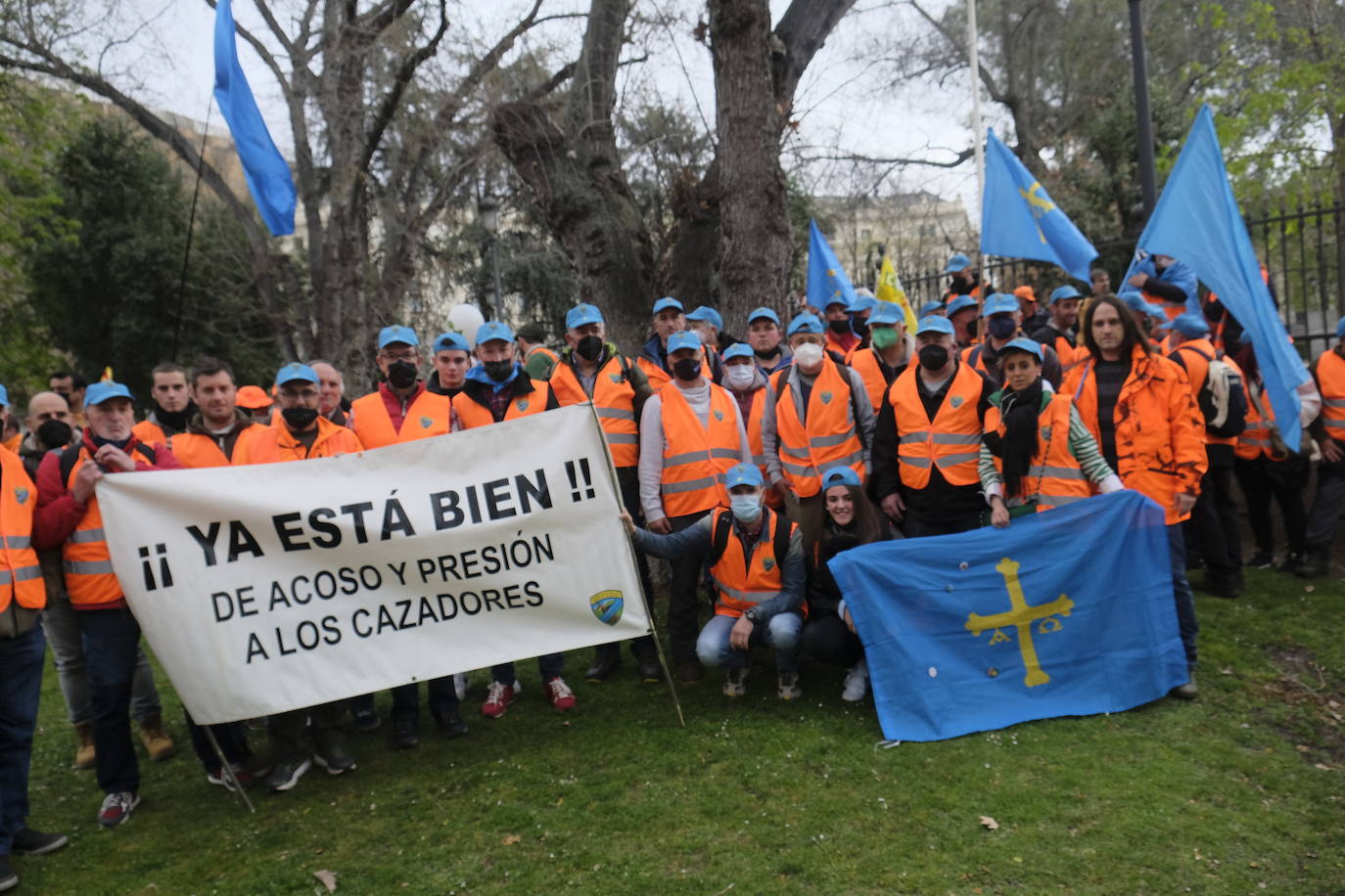 Decenas de miles de personas han tomado las calles de Madrid en una petición desesperada de auxilio al Gobierno por su supervivencia.