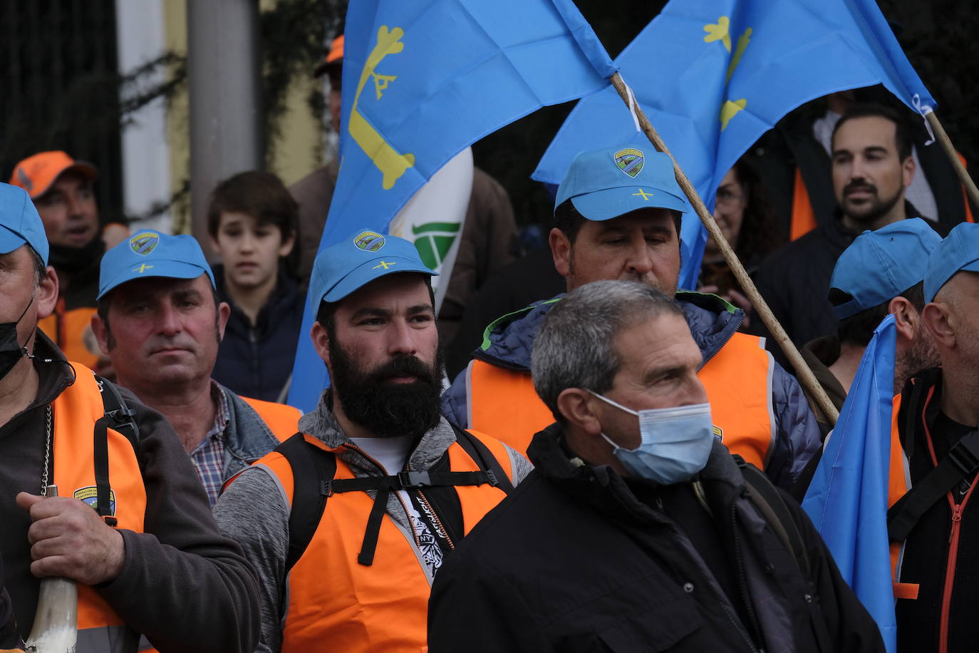 Decenas de miles de personas han tomado las calles de Madrid en una petición desesperada de auxilio al Gobierno por su supervivencia.