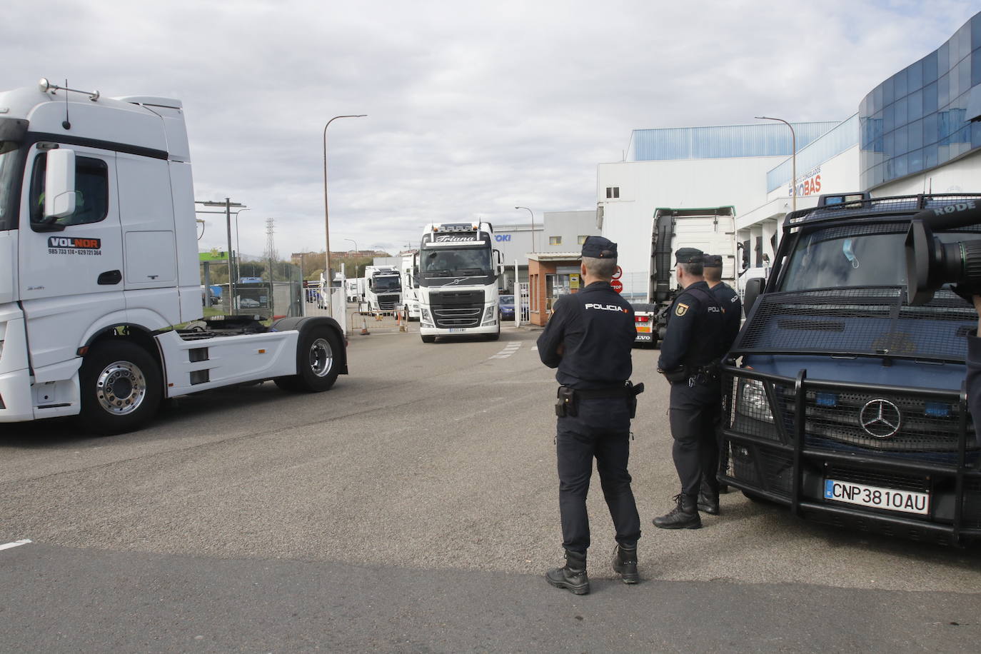 Fotos: Cientos de camiones colapsan el tráfico en la &#039;Y&#039;