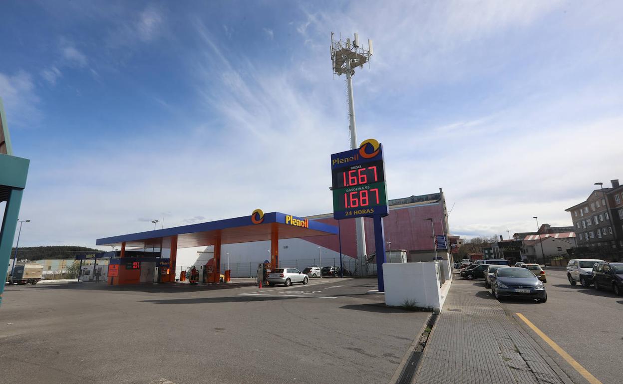 Gasolinera en la avenida de Lugo de Avilés