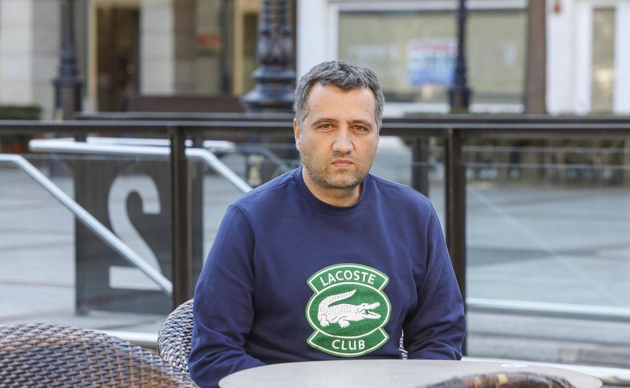 Yván Pozuelo Andrés, el profesor expedientado por poner dieces a sus alumnos, en Gijón. 