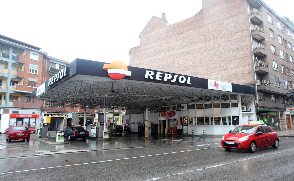 Gasolinera en el barrio ovetense de La Tenderina