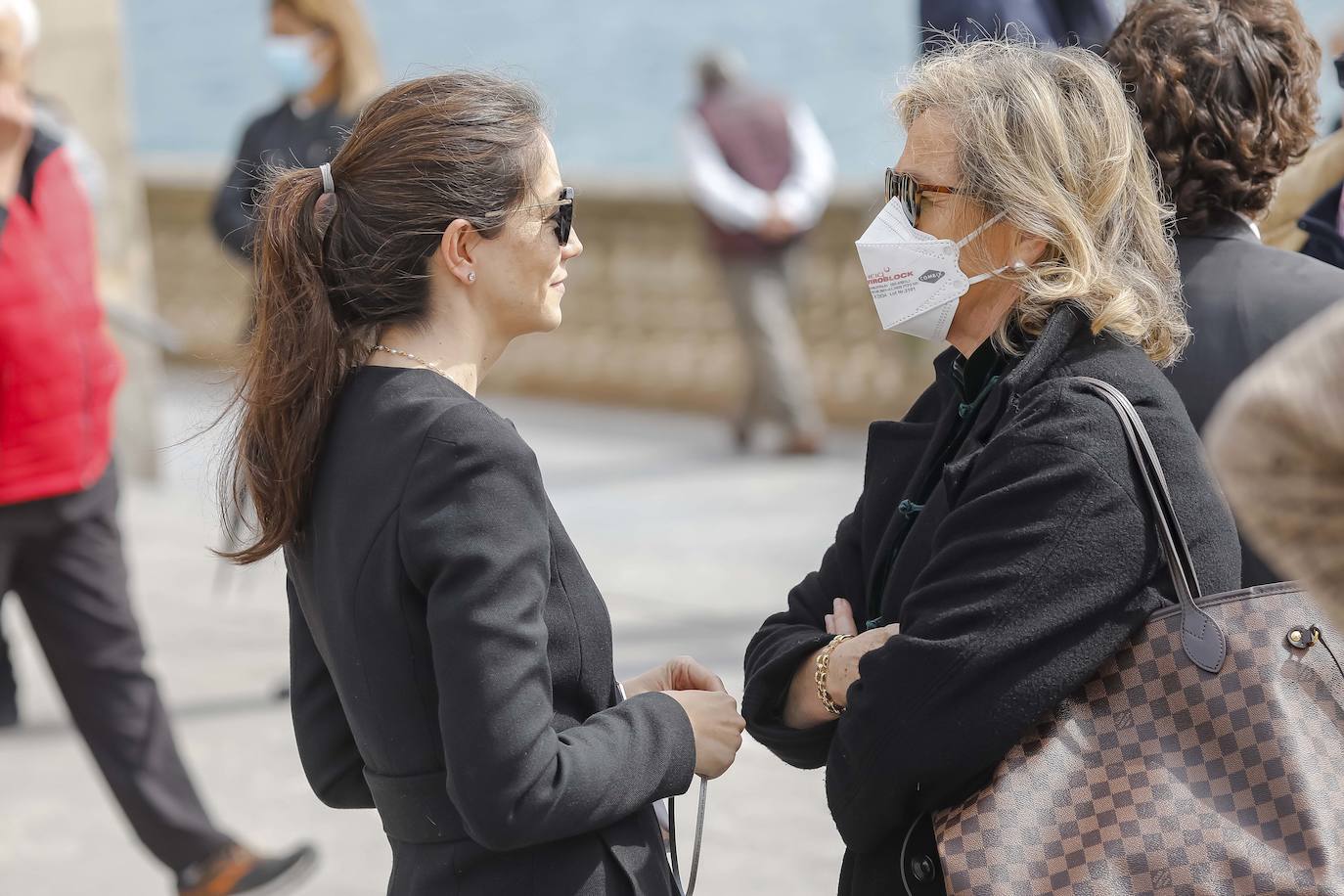 Familiares y amigos se reunieron este viernes en la iglesia de San Pedro para despedir a la gijonesa Elisa Fernández-Escandón, fallecida el pasado lunes en Madrid.