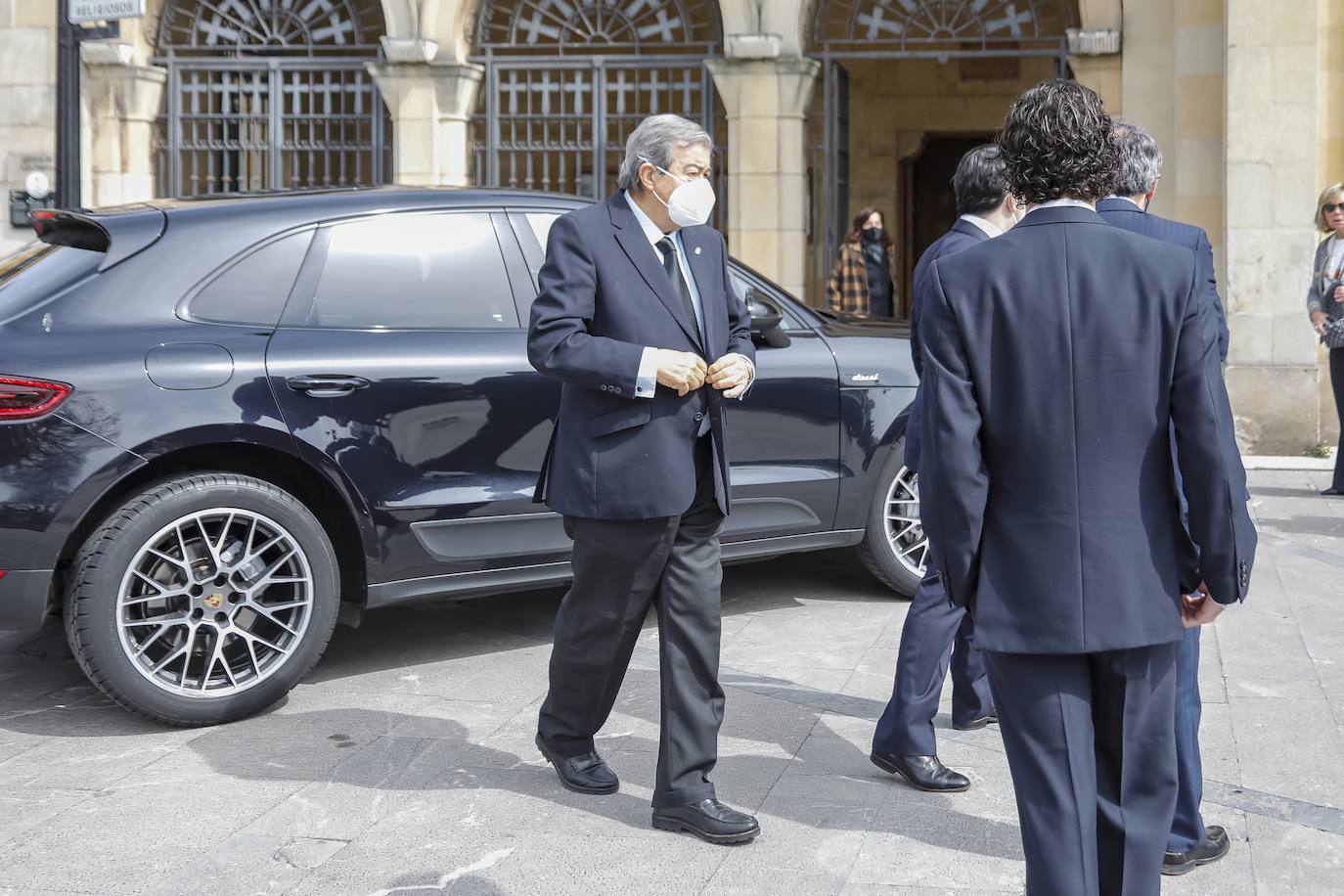 Familiares y amigos se reunieron este viernes en la iglesia de San Pedro para despedir a la gijonesa Elisa Fernández-Escandón, fallecida el pasado lunes en Madrid.