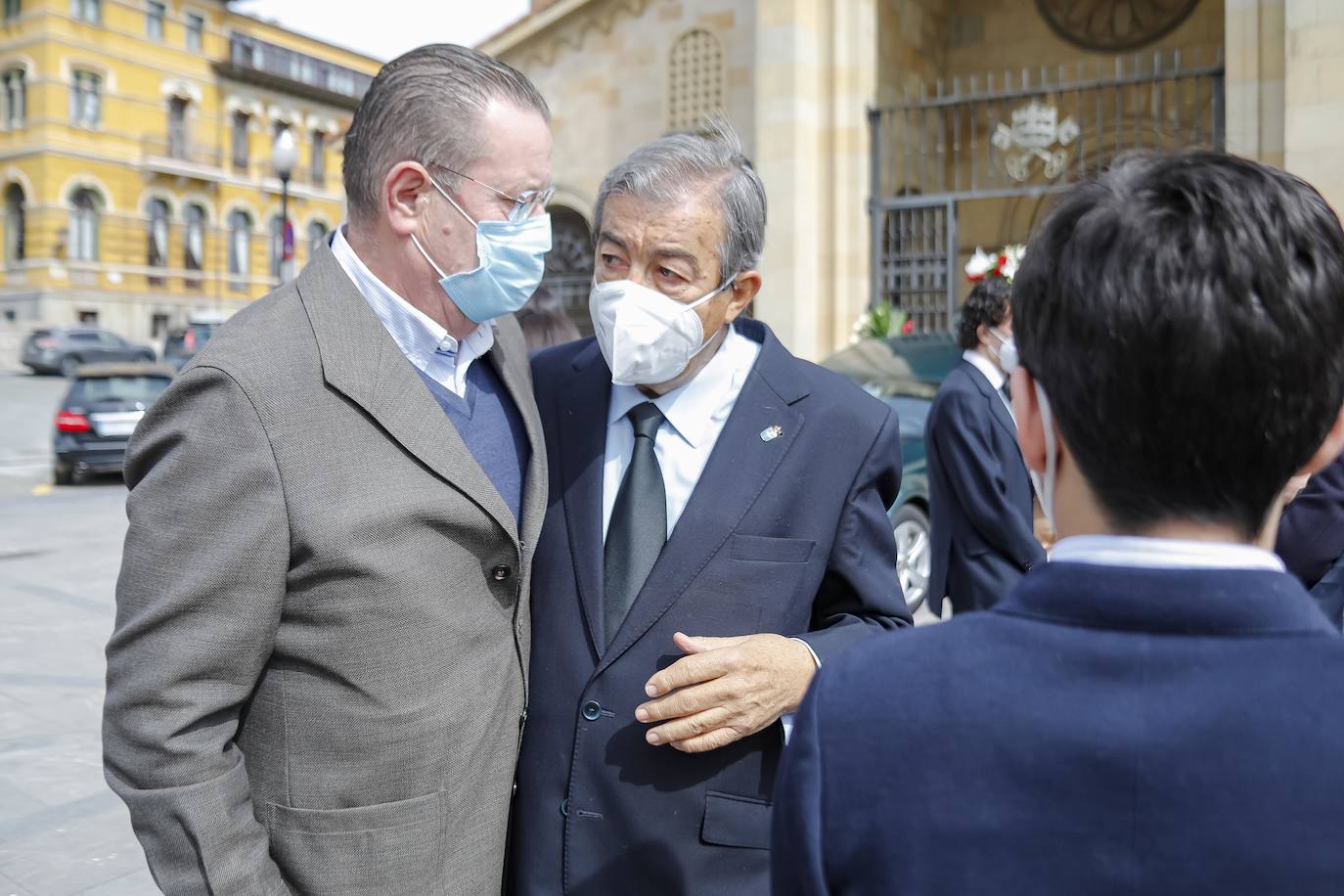 Familiares y amigos se reunieron este viernes en la iglesia de San Pedro para despedir a la gijonesa Elisa Fernández-Escandón, fallecida el pasado lunes en Madrid.