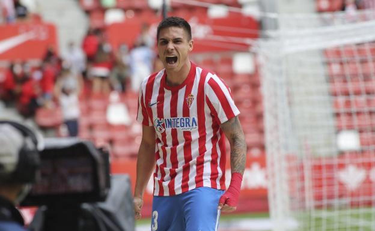 Djuka, en la celebración de un gol en El Molinón.