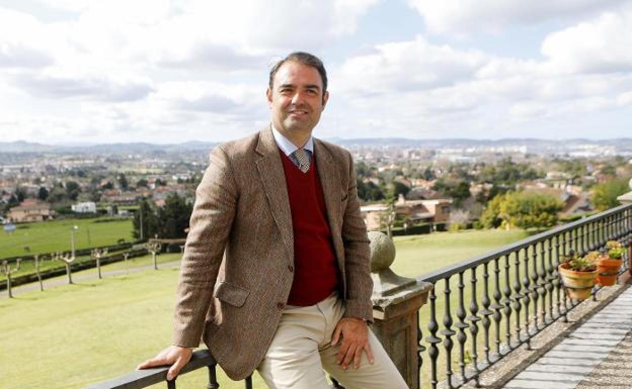 Carlos Zúñiga hijo, en el palacio de la Riega, durante un pasado encuentro de la peña Dávila Miura. 