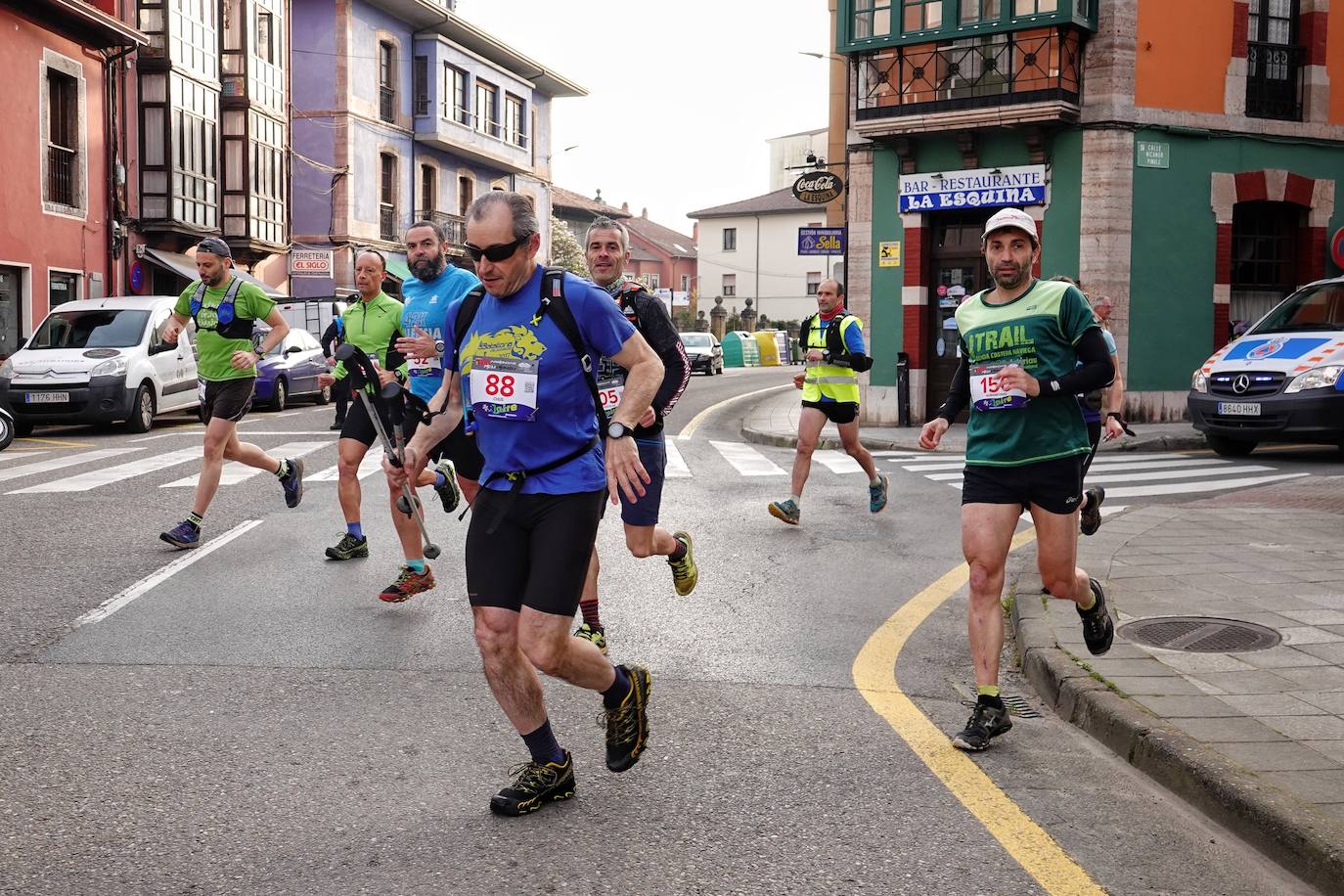 Sin duda, una de las cumbres más visitadas y más accesibles de Asturias es la ruta al PIcu Pienzu, donde centenares de personas participaron en la carrera de su subida. Comienza como un paseo de dos kilómetros llanos por pastos de montaña, en los que tenemos vistas a la costa, por un lado, y, por otro, a Arriondas y los Picos de Europa, entre otras impresionantes vistas de montaña que deja su recorrido.
