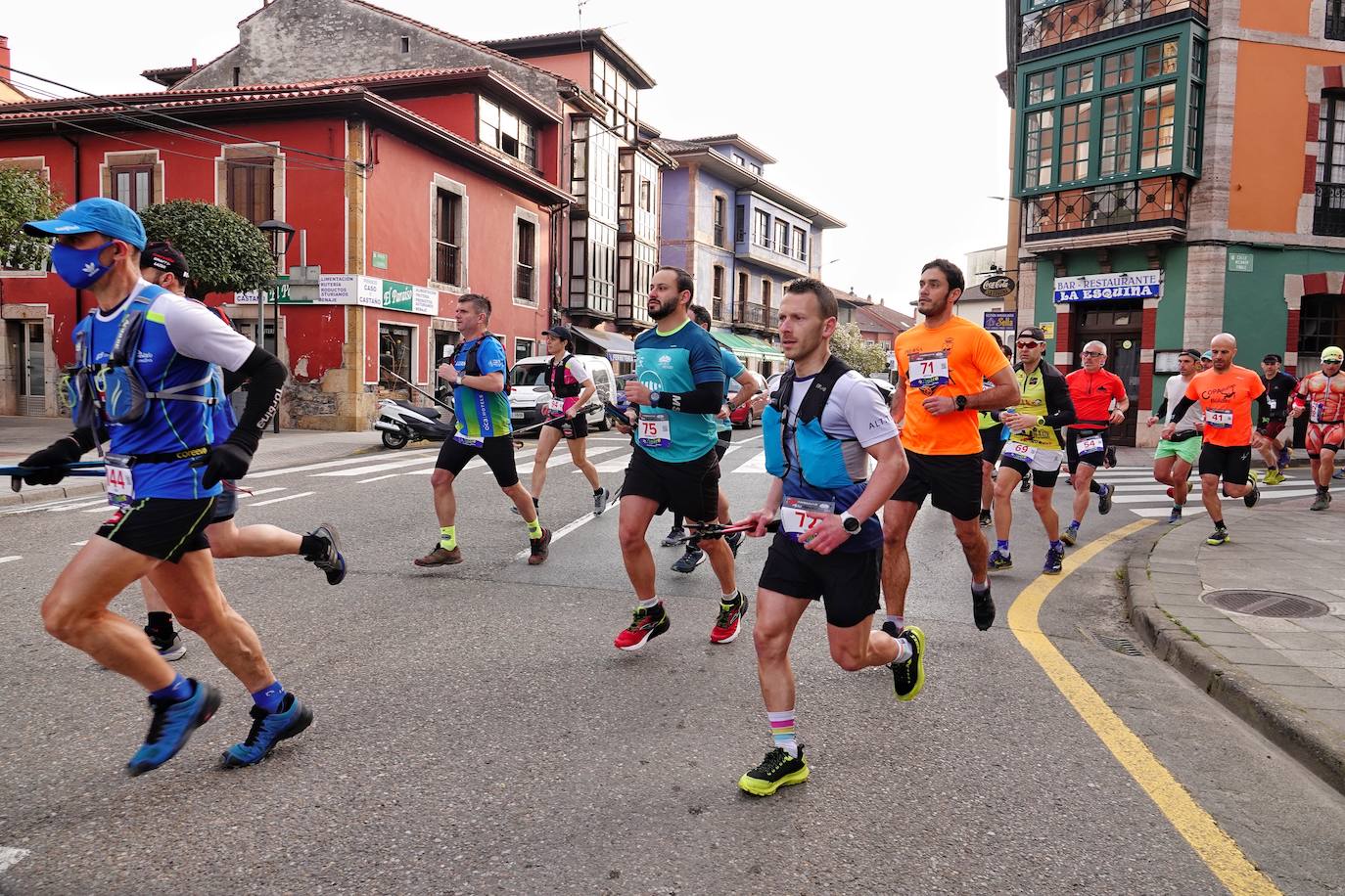 Sin duda, una de las cumbres más visitadas y más accesibles de Asturias es la ruta al PIcu Pienzu, donde centenares de personas participaron en la carrera de su subida. Comienza como un paseo de dos kilómetros llanos por pastos de montaña, en los que tenemos vistas a la costa, por un lado, y, por otro, a Arriondas y los Picos de Europa, entre otras impresionantes vistas de montaña que deja su recorrido.
