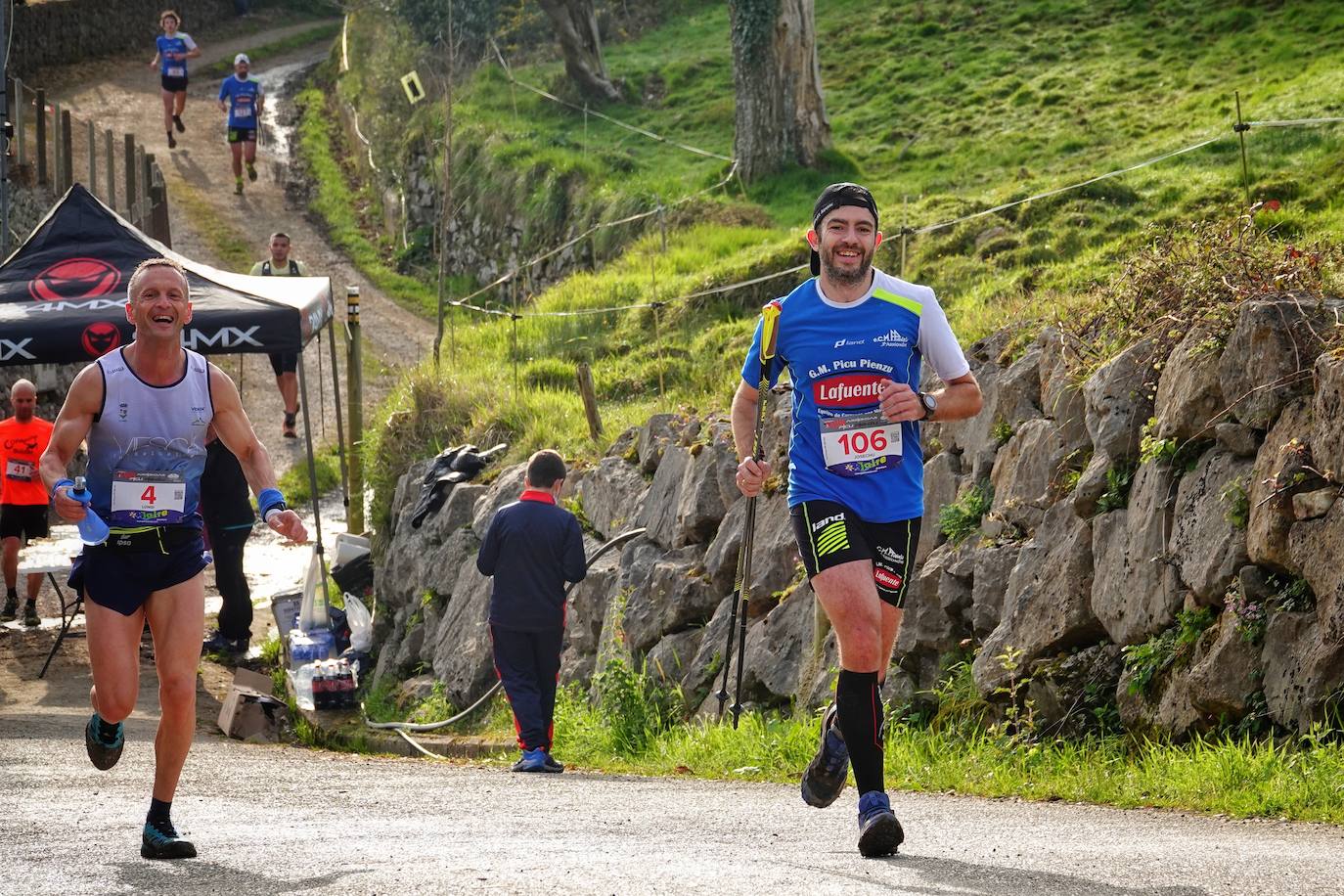 Sin duda, una de las cumbres más visitadas y más accesibles de Asturias es la ruta al PIcu Pienzu, donde centenares de personas participaron en la carrera de su subida. Comienza como un paseo de dos kilómetros llanos por pastos de montaña, en los que tenemos vistas a la costa, por un lado, y, por otro, a Arriondas y los Picos de Europa, entre otras impresionantes vistas de montaña que deja su recorrido.