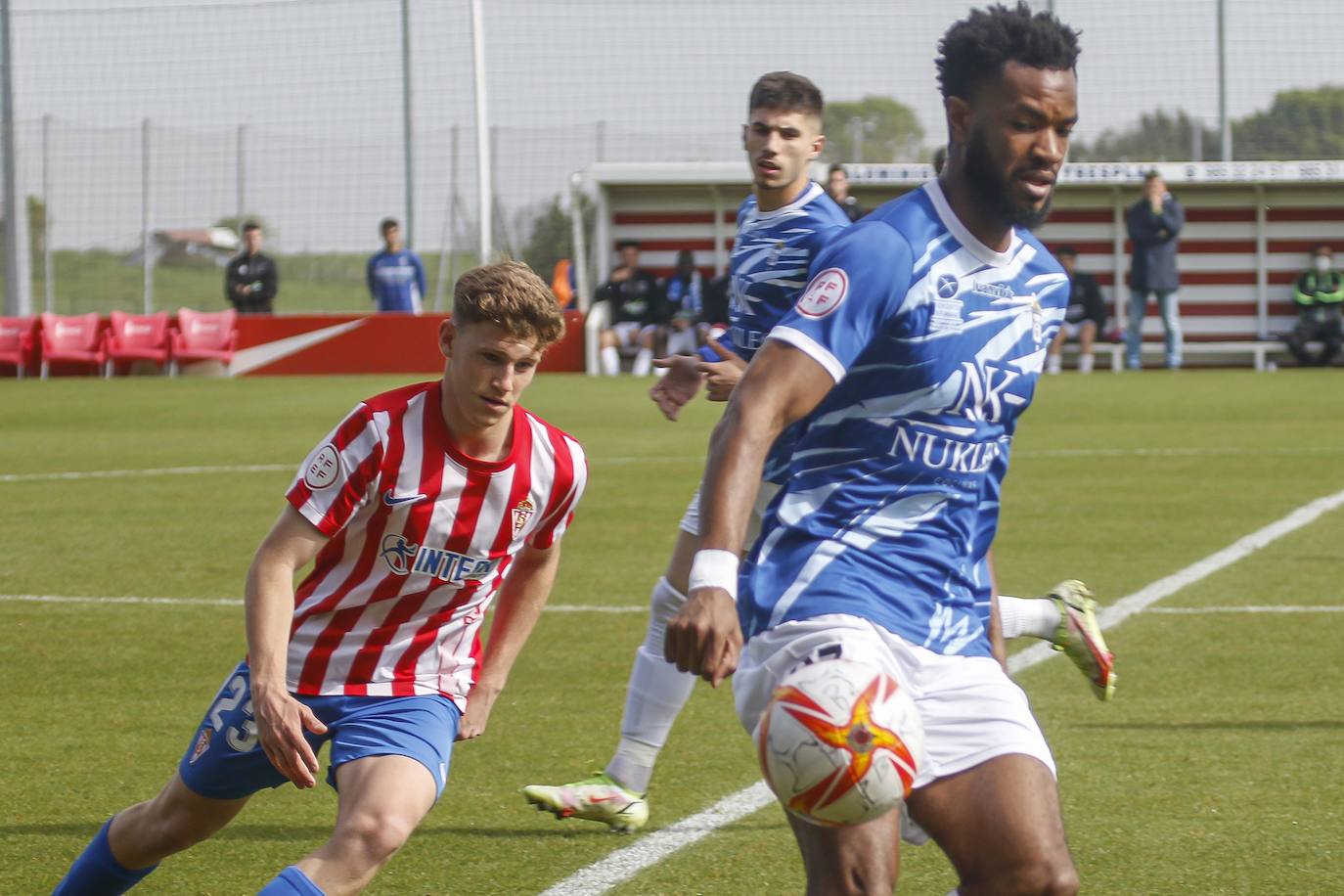 Fotos: Las mejores jugadas del Sporting B - San Martín (2-0)