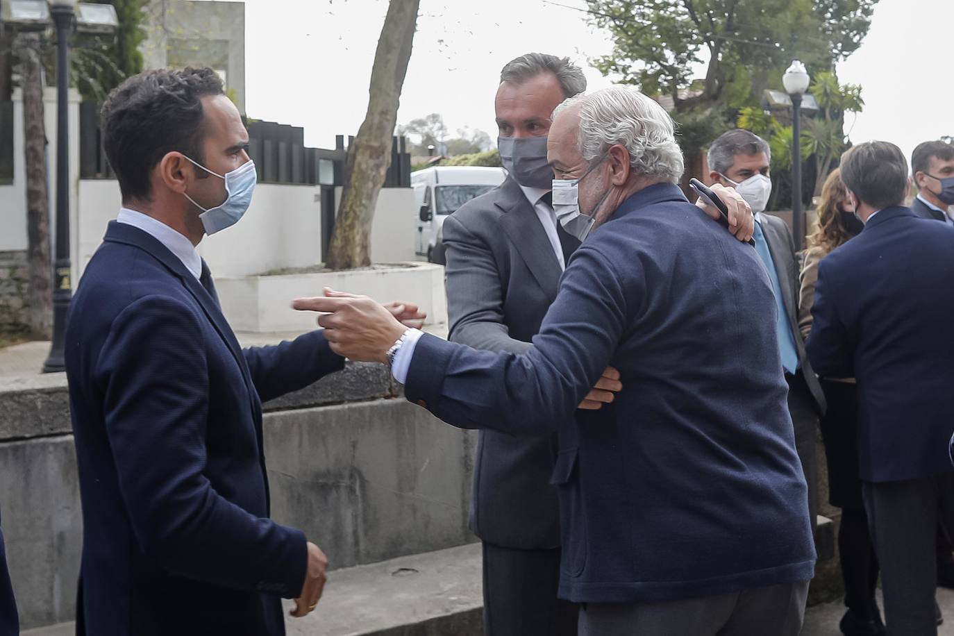 La Iglesia de Somió acogió este lunes la despedida a Gerónimo Lozano, catedrático de Ingeniería de la Construcción, fallecido el domingo a los 88 años en Gijón. Fue uno de los padres de la Escuela de Ingeniería del campus gijonés. 