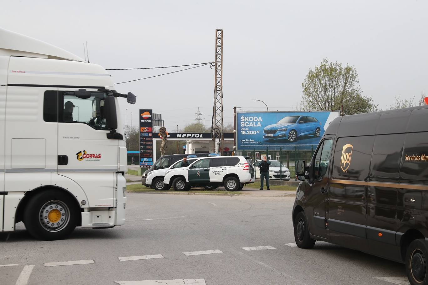 Los huelguistas mantendrán sus movilizaciones hasta que el Gobierno no prohíba por ley trabajar por debajo de los costes. La mayor parte del metal asturiano parará esta semana ante la incapacidad para conseguir materias primas.