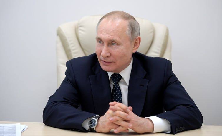 Vladímir Putin en Kommunarka, en marzo de 2020. 