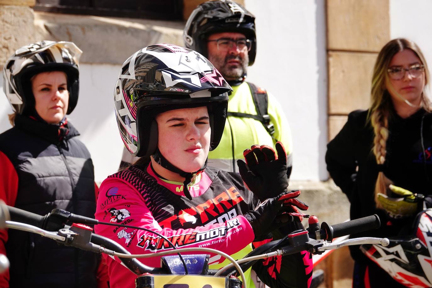 El Campeonato de Asturias de Trial ha arrancado en Cangas de Onís una nueva temporada con una prueba que también es puntuable para los campeonatos de la misma especialidad de Cantabria y el País Vasco bajo la organización del Moto Club Cuenca Minera y en colaboración con el Ayuntamiento cangués.