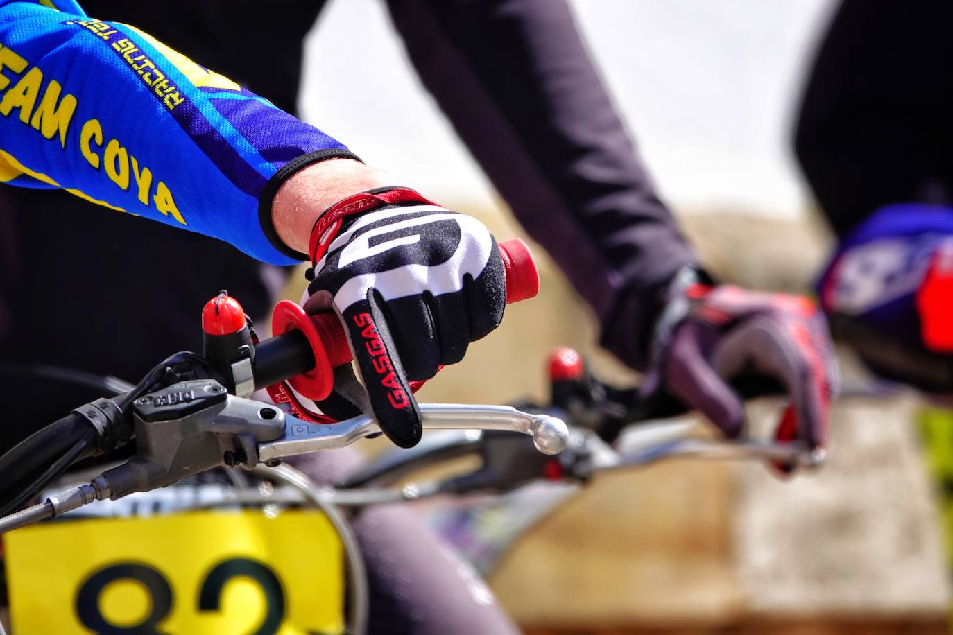 El Campeonato de Asturias de Trial ha arrancado en Cangas de Onís una nueva temporada con una prueba que también es puntuable para los campeonatos de la misma especialidad de Cantabria y el País Vasco bajo la organización del Moto Club Cuenca Minera y en colaboración con el Ayuntamiento cangués.