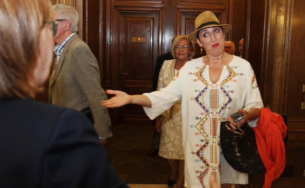 Rossy de Palma, en el Ayuntamiento de Avilés tras recibir la Sardina de Oro en 2014. 