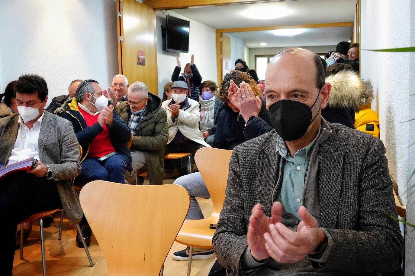 El expresidente del Principado se ha impuesto a Ángel Morales por 123 votos a 94 y ha sido elegido nuevo secretario general del PSOE de Llanes