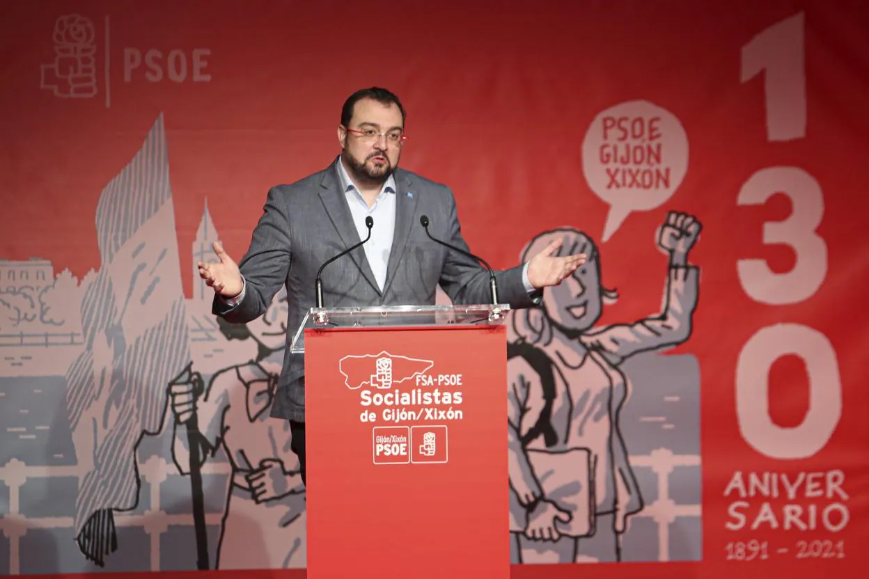 Adrián Barbón, durante su intervención en la cita congresual de ayer de la Agrupación Socialista de Gijón. 