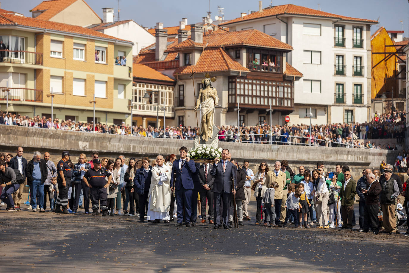 Después de dos años de restricciones por la pandemia, la región se prepara estos días para volver a vivir una Semana Santa en la calle, donde las procesiones volverán a ser las protagonistas. Recuperamos algunas de las imagenes más destacadas de procesiones de años anteriores. En la imagen, procesión de La Venia en Luanco.