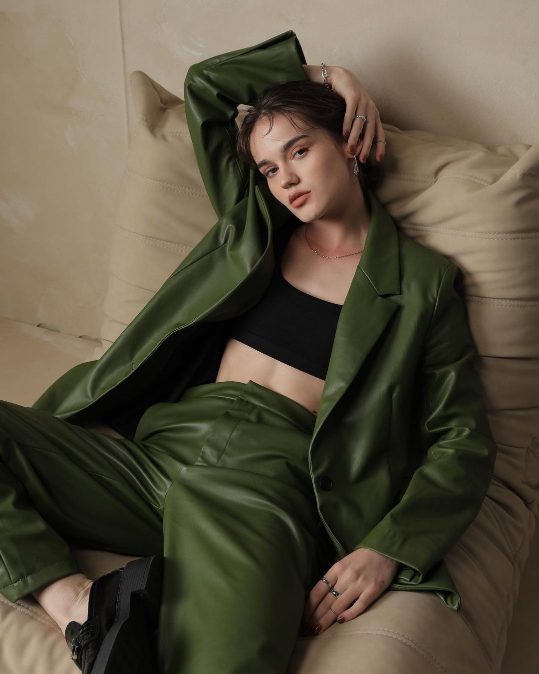 Al igual que su chico, tiene mucha experiencia como modelo. 