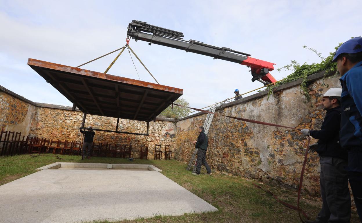 La 'Losa del tiempo' ya evoca a las víctimas del franquismo en el cementerio de Avilés