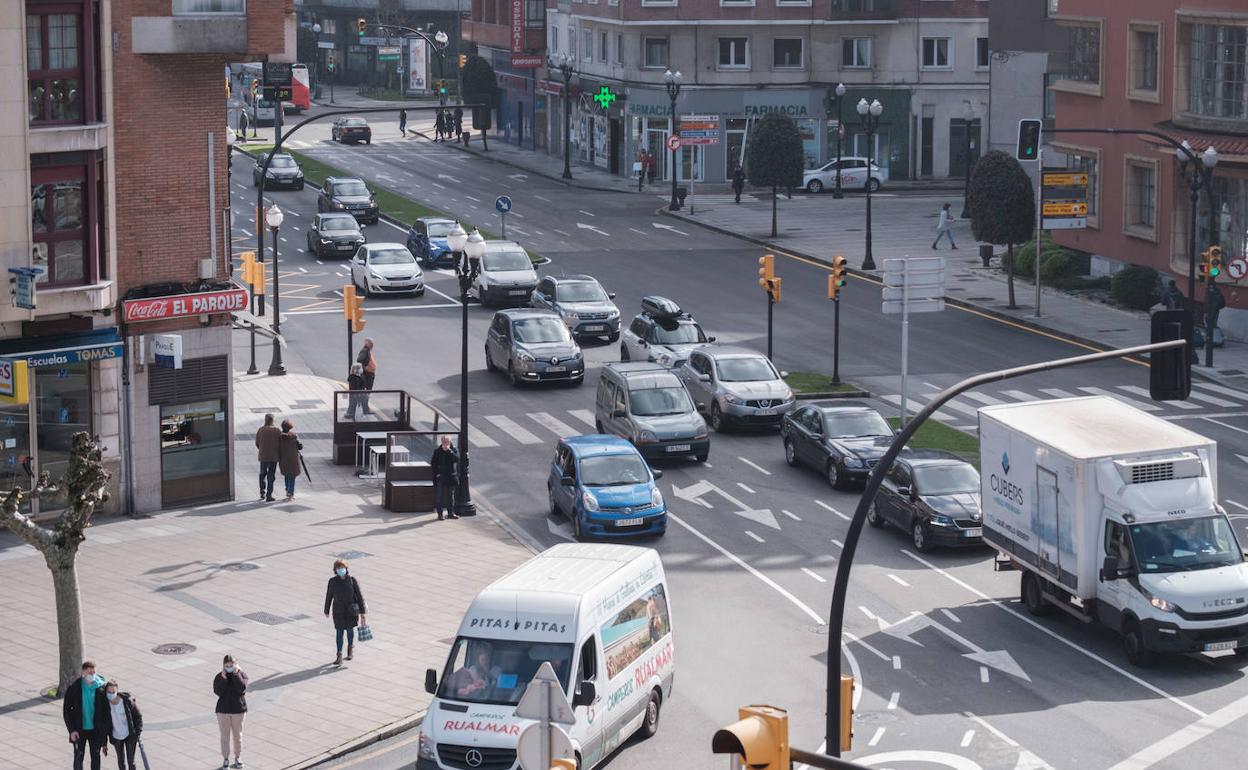 Tráfico en la avenida de la Costa.