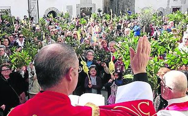 Bendición de los ramos con la que arranca la Semana Santa. 