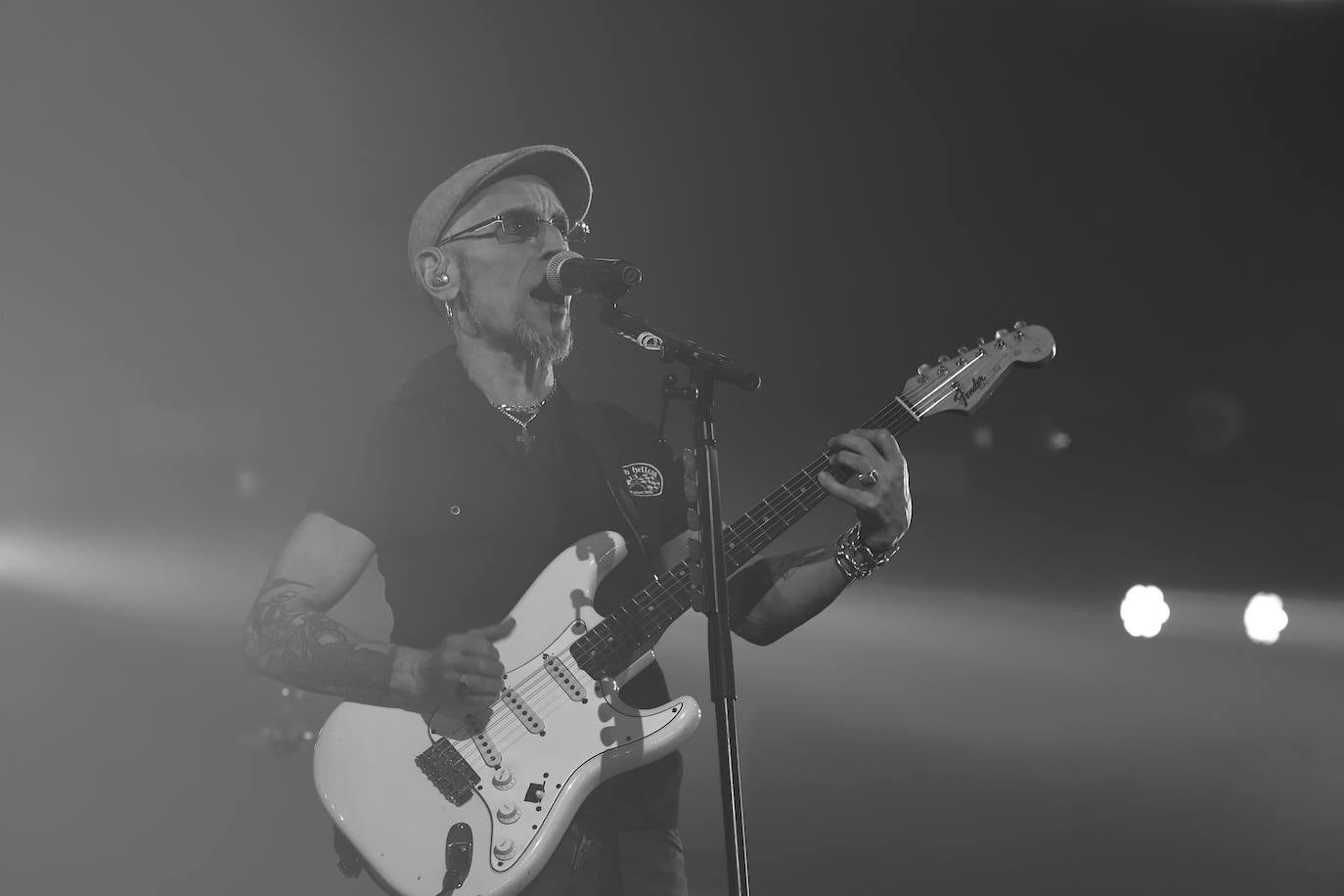 El bilbaíno y su banda ofrecieron una noche descomunal de rock en su esperada cita llenando el Palacio de los Deportes con 5.000 personas vibrando con sus canciones y con Morgan de teloneros.