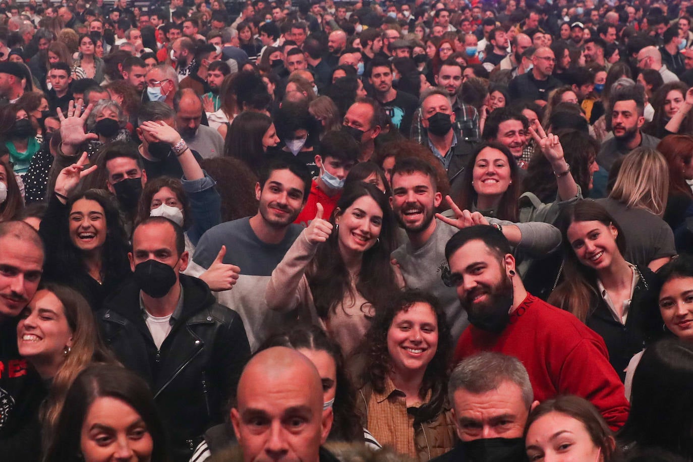 El bilbaíno y su banda ofrecieron una noche descomunal de rock en su esperada cita llenando el Palacio de los Deportes con 5.000 personas vibrando con sus canciones y con Morgan de teloneros.