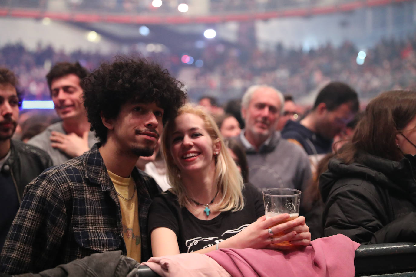 El bilbaíno y su banda ofrecieron una noche descomunal de rock en su esperada cita llenando el Palacio de los Deportes con 5.000 personas vibrando con sus canciones y con Morgan de teloneros.