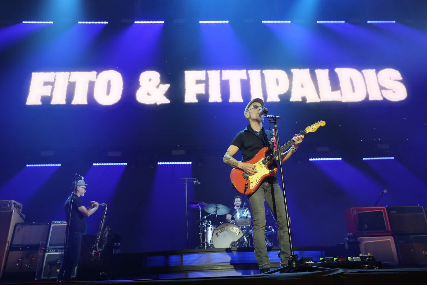 El bilbaíno y su banda ofrecieron una noche descomunal de rock en su esperada cita llenando el Palacio de los Deportes con 5.000 personas vibrando con sus canciones y con Morgan de teloneros.