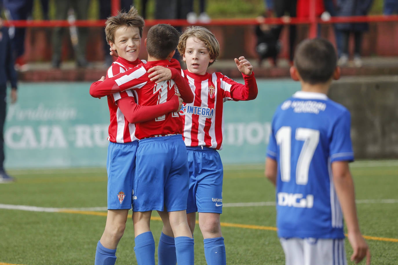 Fotos: Las mejores imágenes del derbi asturiano infantil y alevín