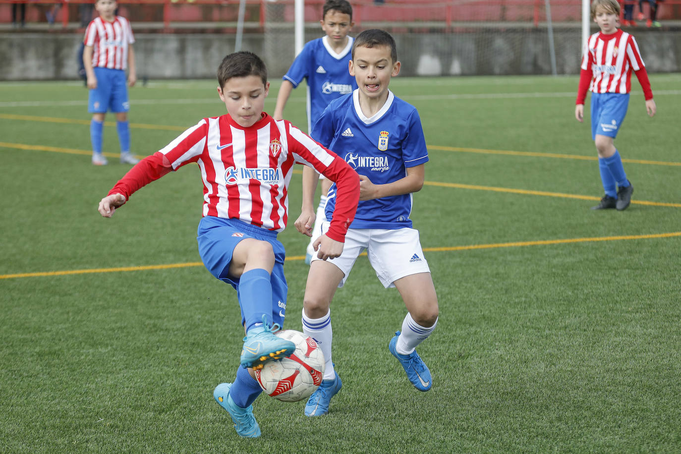 Fotos: Las mejores imágenes del derbi asturiano infantil y alevín