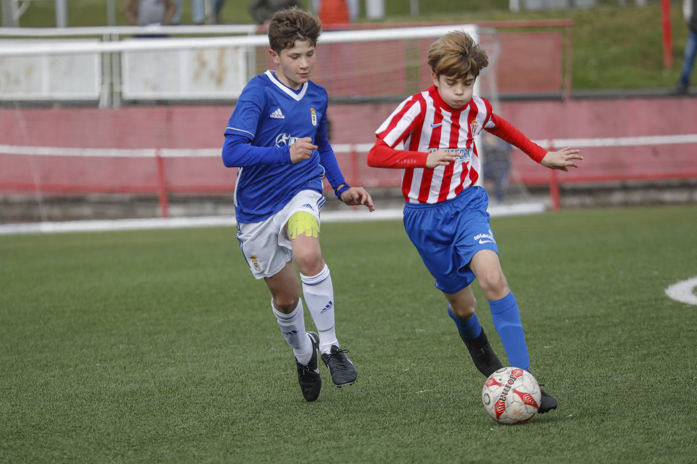 Fotos: Las mejores imágenes del derbi asturiano infantil y alevín