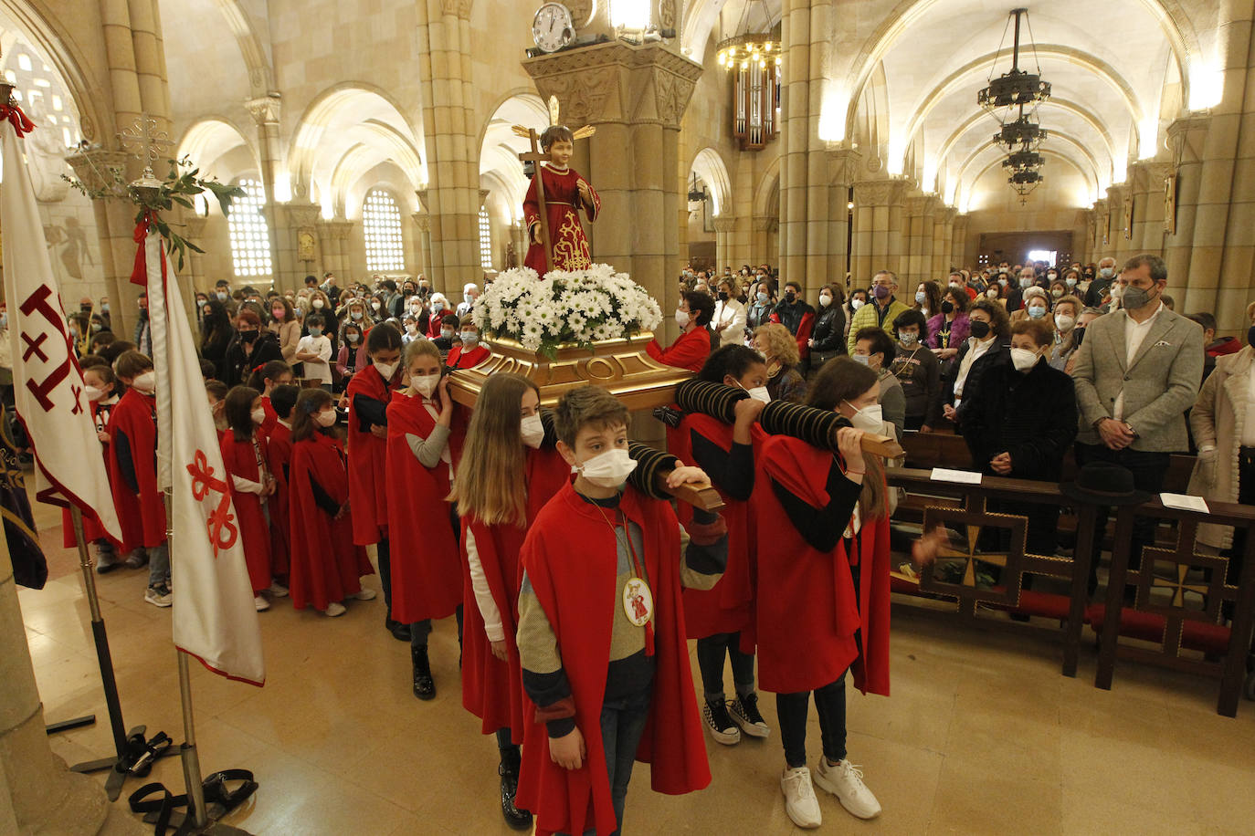 Las bendiciones de ramos vuelven triunfales junto a las procesiones de Semana Santa en el año en el que comienza la despedida de las restricciones por la pandemia.
