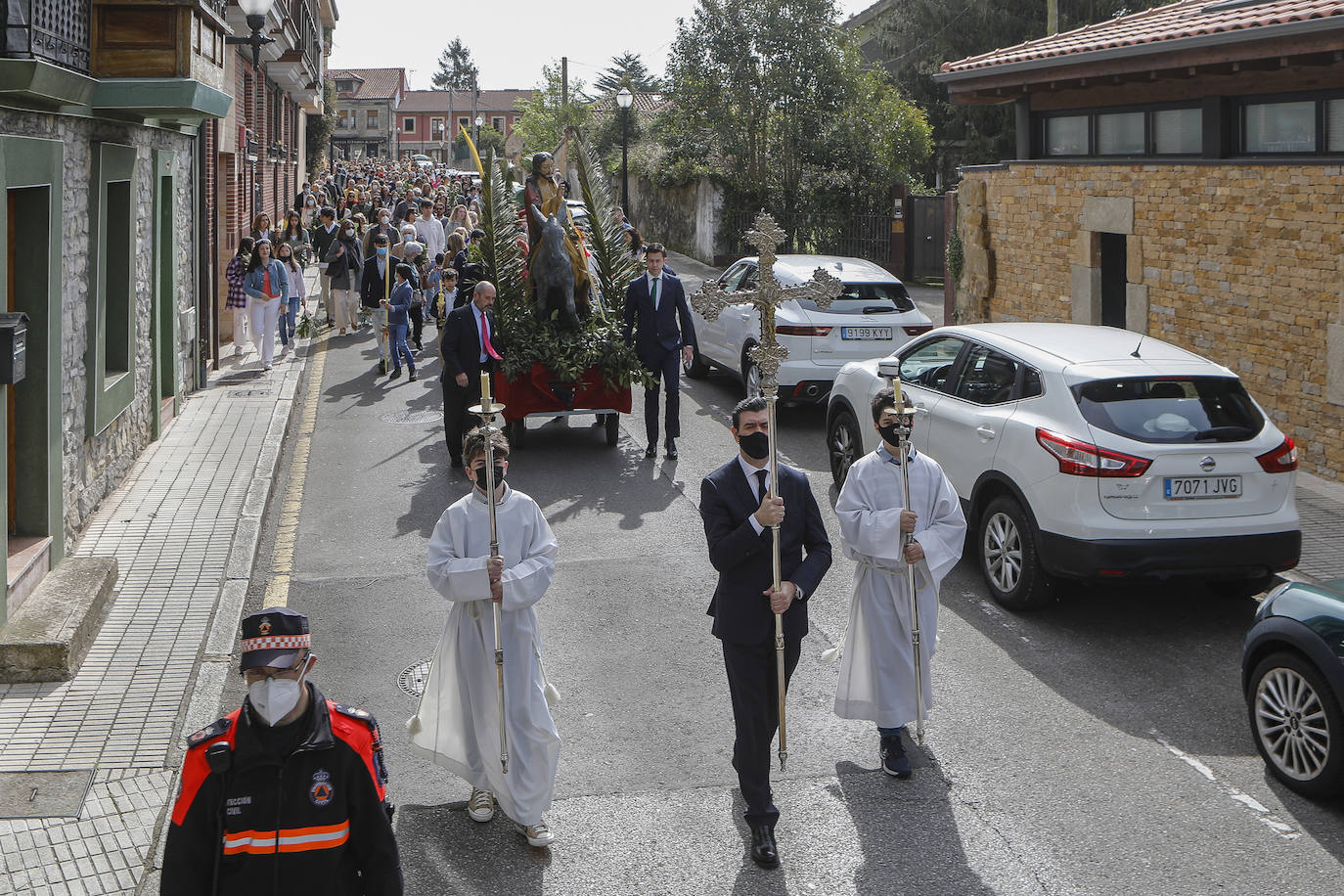 Las bendiciones de ramos vuelven triunfales junto a las procesiones de Semana Santa en el año en el que comienza la despedida de las restricciones por la pandemia.