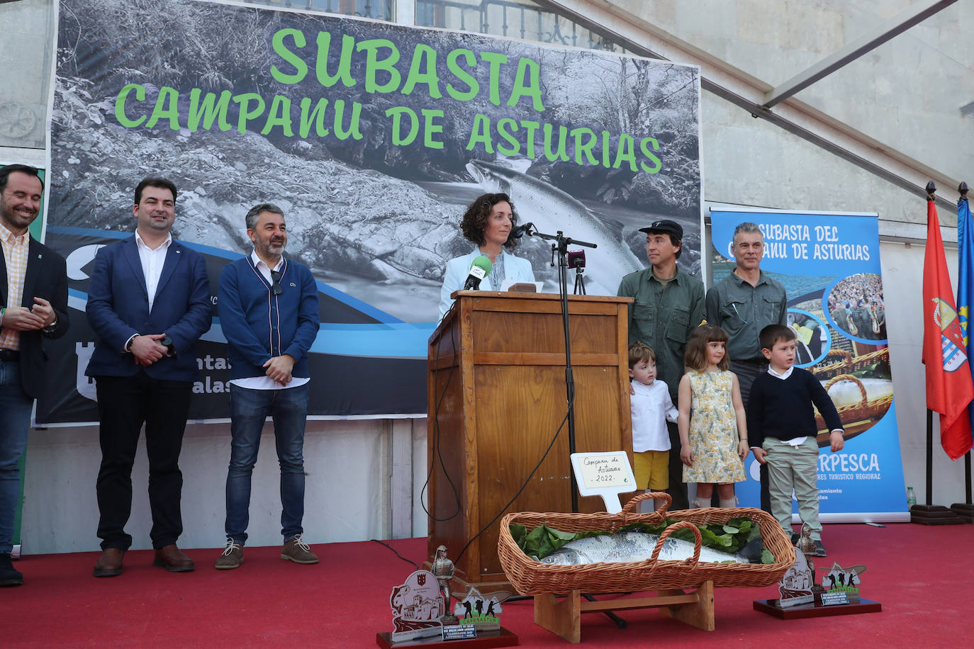 Fotos: Multitudinaria subasta del campanu en Cornellana