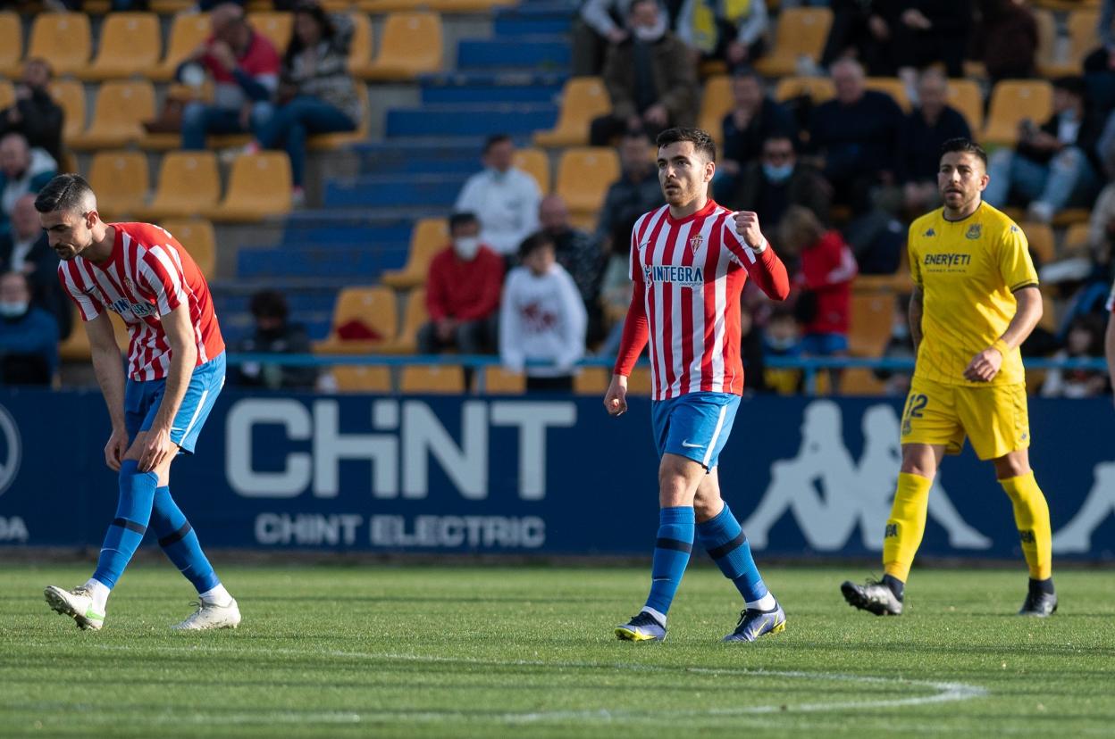 Campuzano celebra su primer gol con la camiseta del Sporting. 