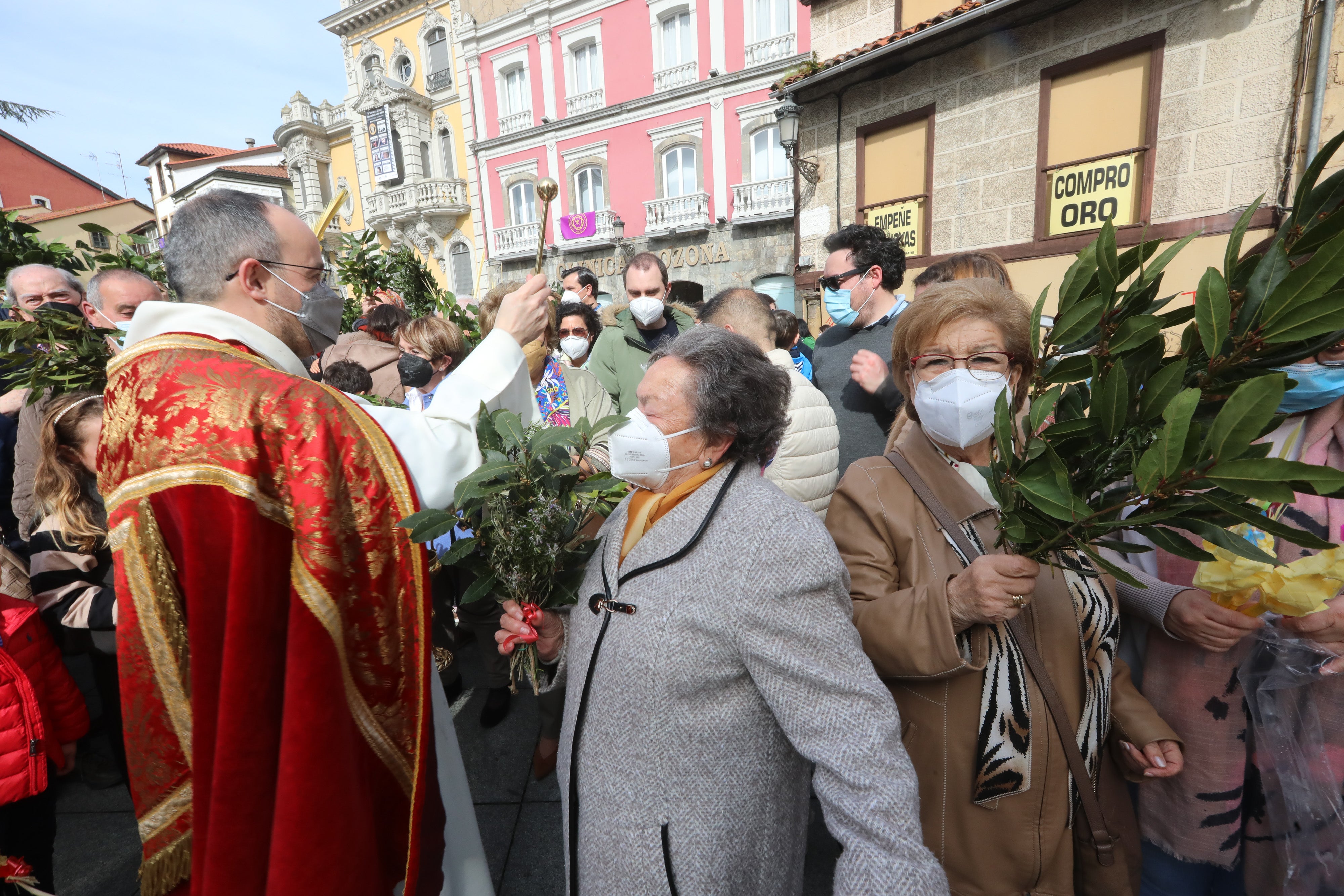 Fotos: Avilés recupera el Domingo de Ramos