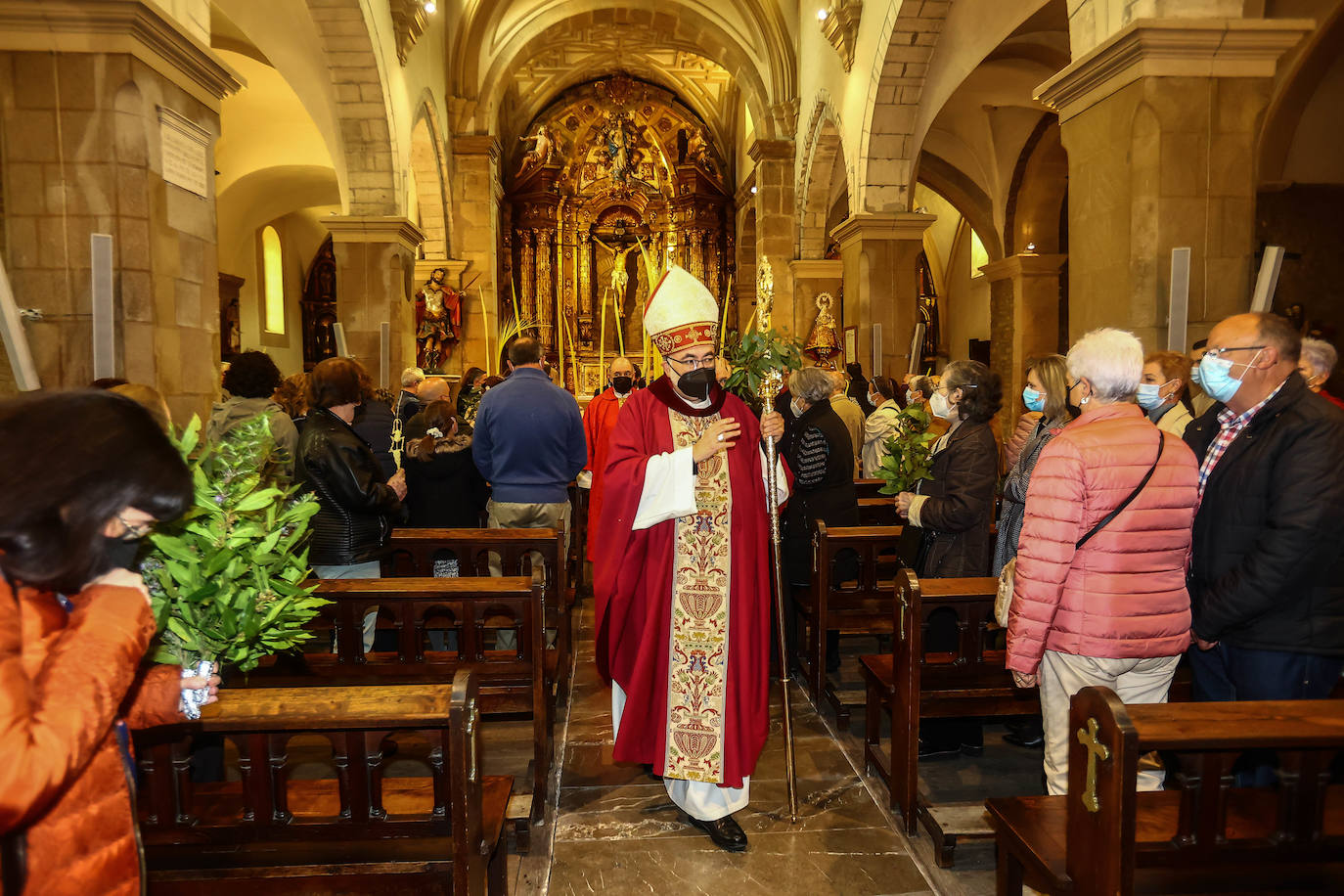 La Semana Santa comienza con una masiva afluencia de fieles a la primera de las procesiones y a las bendiciones de Ramos.