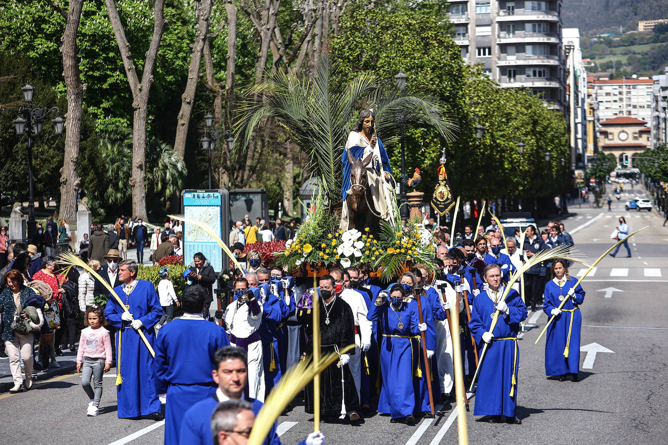 La Semana Santa comienza con una masiva afluencia de fieles a la primera de las procesiones y a las bendiciones de Ramos.